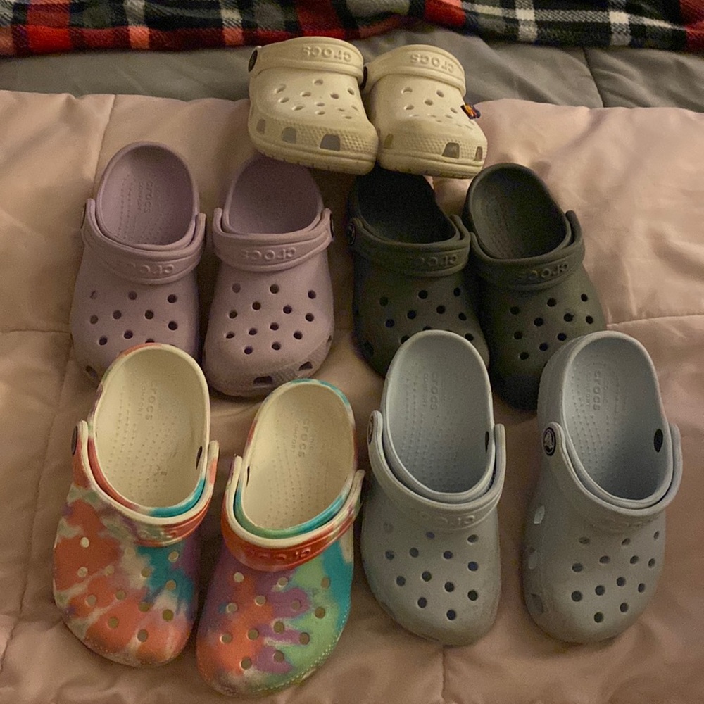 Five pairs of toddlers c9 crocs.